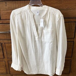 NWT GAP White Gauze V-Notch Pullover Blouse.
